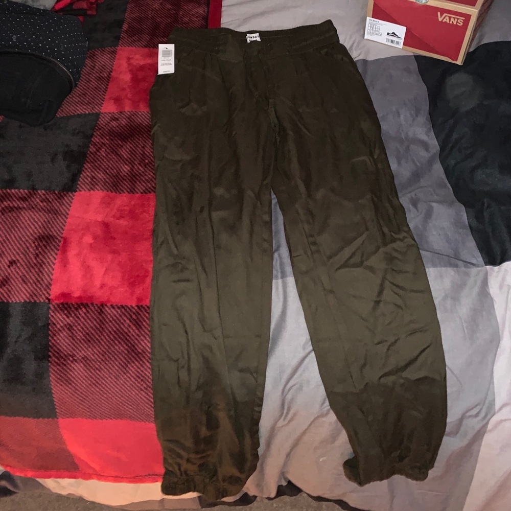 Aritzia NWT Sunday Best Joggers!